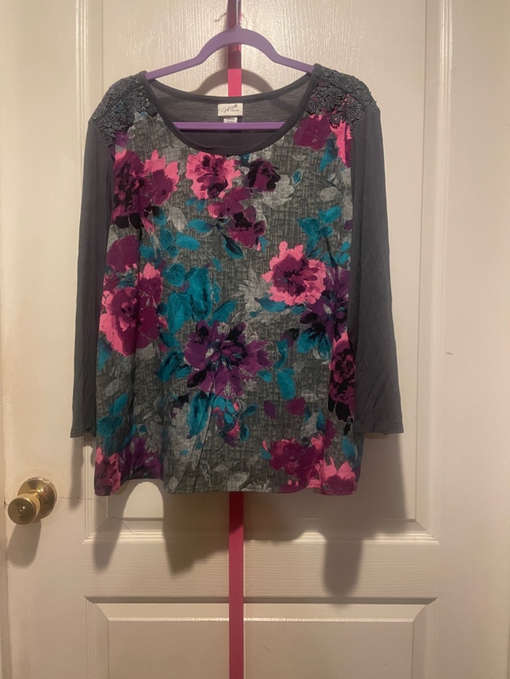 Apt. 9 Gray Scoop Neck Long Sleeve Top with Pink & Teal Floral